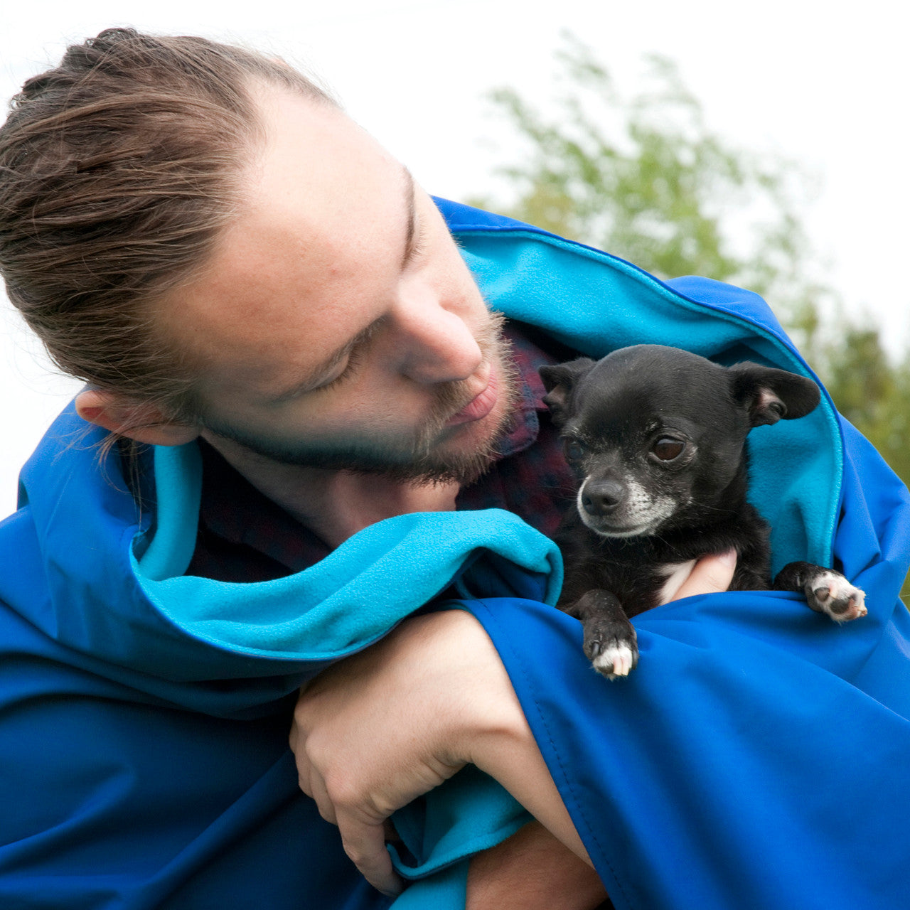 Waterproof Alpine Blanket protects from the rain