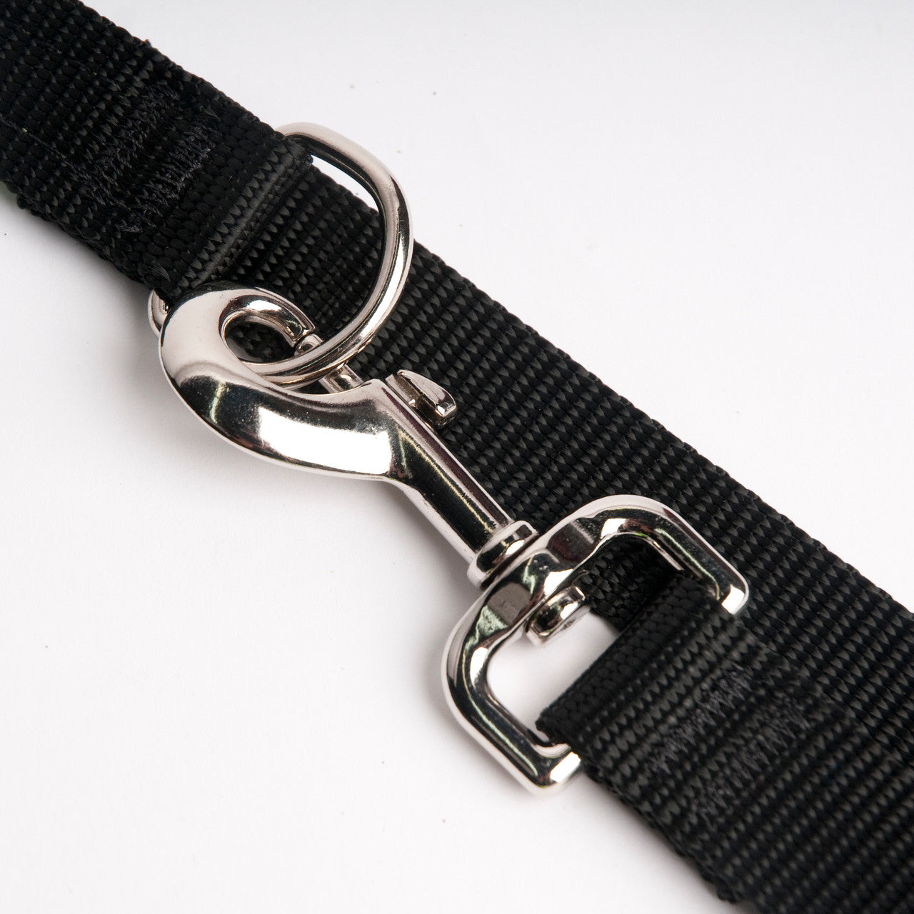 Smoochy Poochy hands free leash buckle