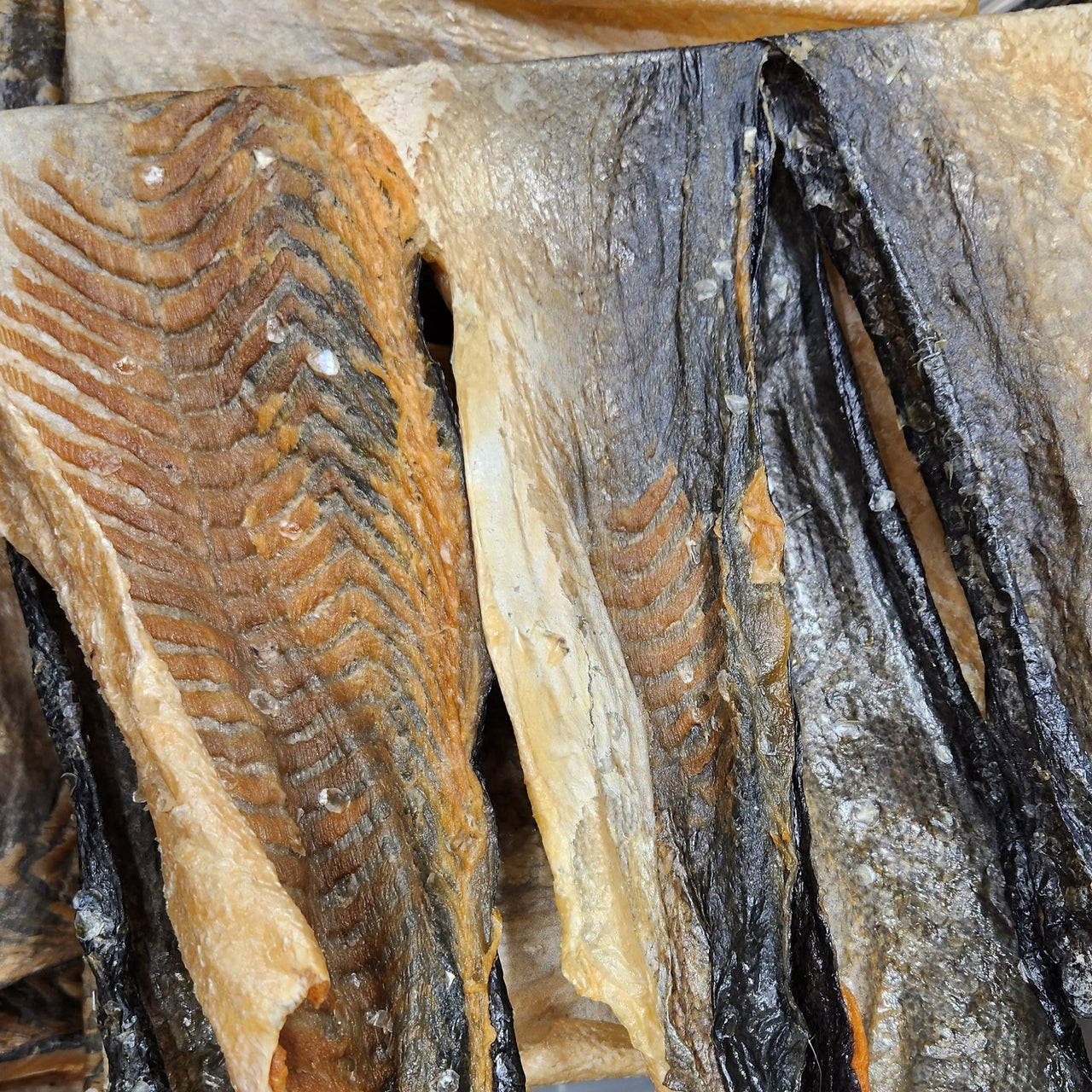 B&T Pets - Salmon Hugs (Salmon Skin) 100g